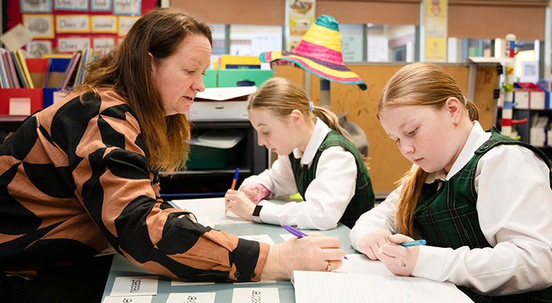Holy Cross Catholic Primary Glenwood teacher supporting students in literacy