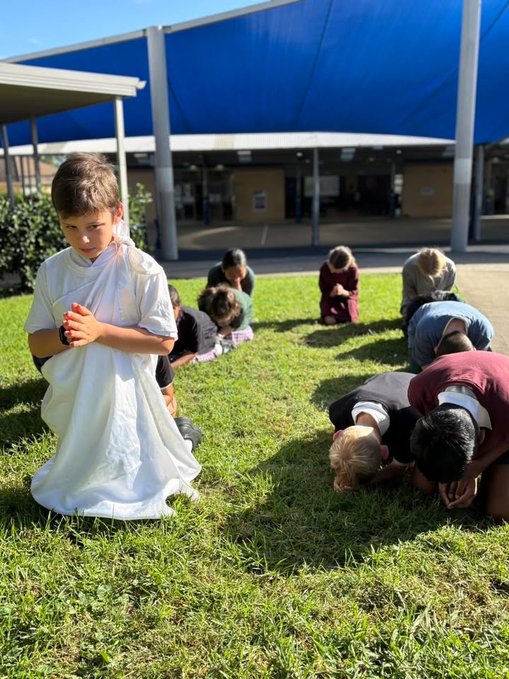 626921712571842_1383587613571911-1